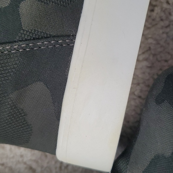 Steve Madden Black Dark Army Green Wedge Booties 8 EUC - Picture 12 of 14